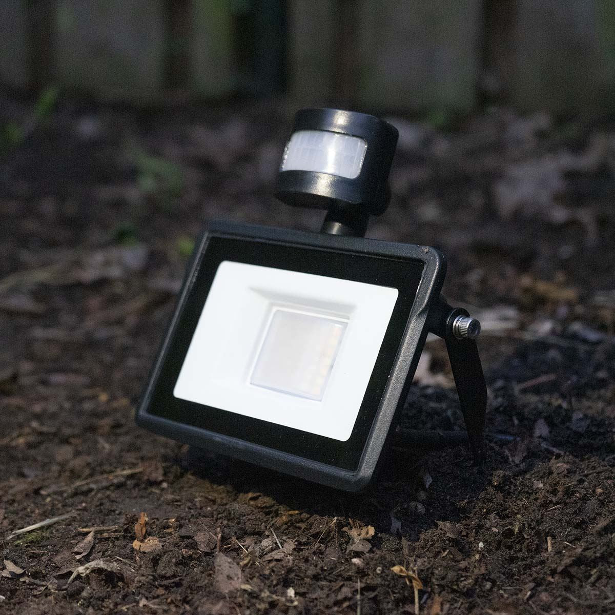 Nedis Smartlife Outdoor Light | Motion Sensor | 1500 lm | Wi-Fi | 20 W | Dimmable White | 3000 - 6500 K | Aluminium | Android™ / IOS