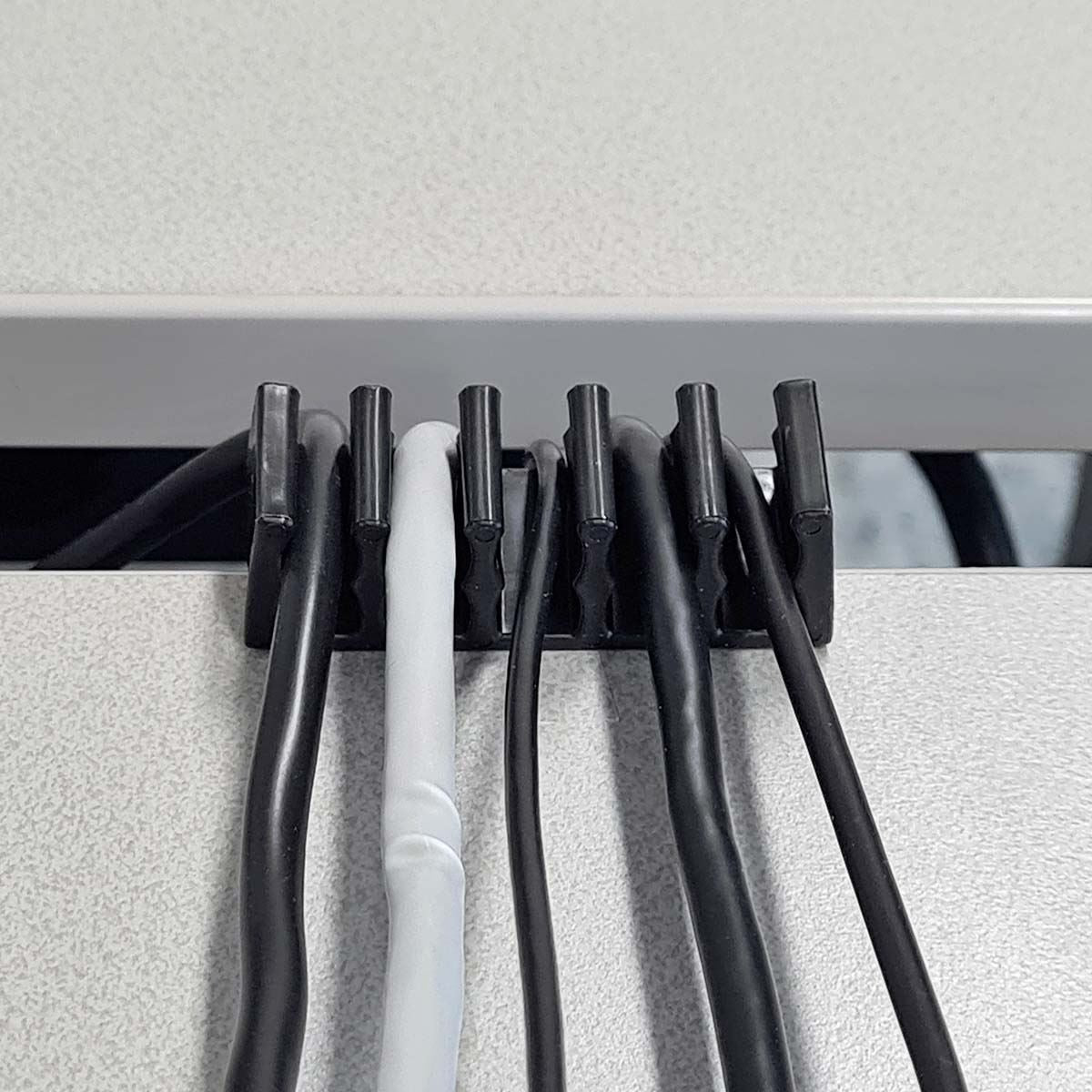 Nedis CMGC21052BK | Cable Management | Cable Clip | Click and Go | 2 pcs | Number of slots: 5 Slots | Maximum cable thickness: 7.1 mm | Polypropylene | Black