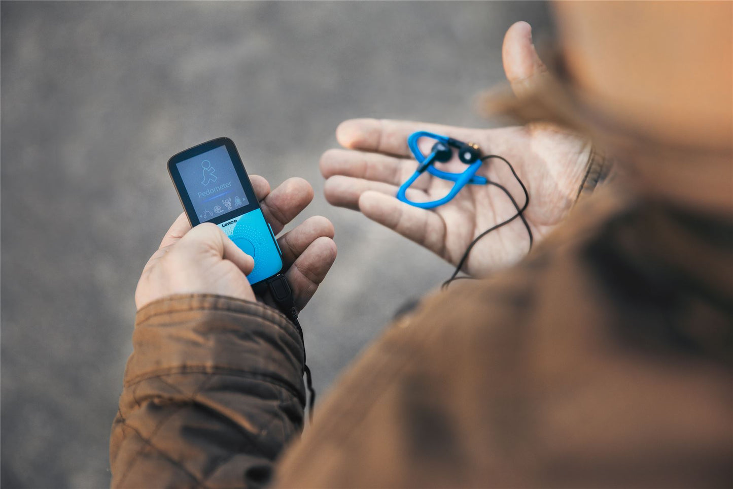 Lenco PODO-153BU | Sports MP3/4 Player with Pedometer |Wristband | 4GB | Micro SD Card Expansion | Blue