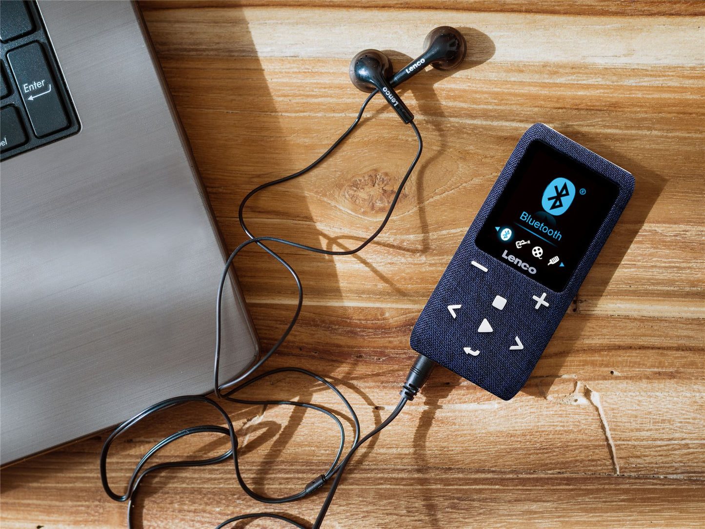Lenco XEMIO-861BU | MP3/MP4 Player | Bluetooth® | 8GB | Micro SD Card Expansion | Blue
