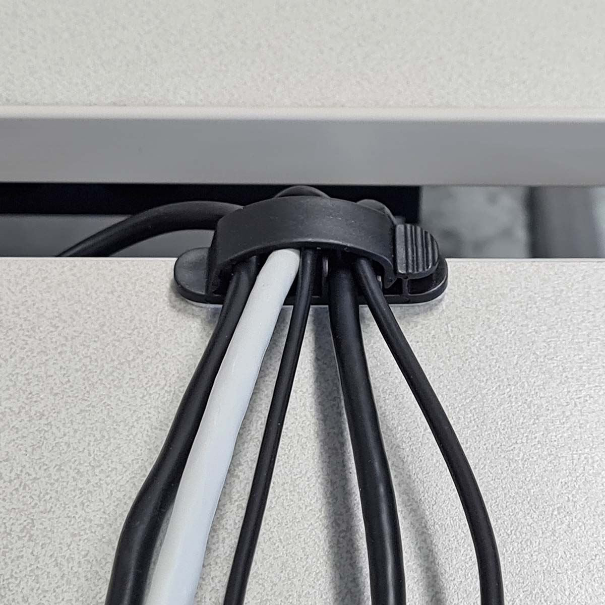 Nedis CMGC22033BK | Cable Management | Cable Clip | Locked | 3 pcs | Number of slots: 3 Slots | Maximum cable thickness: 7.5 mm | Polypropylene | Black