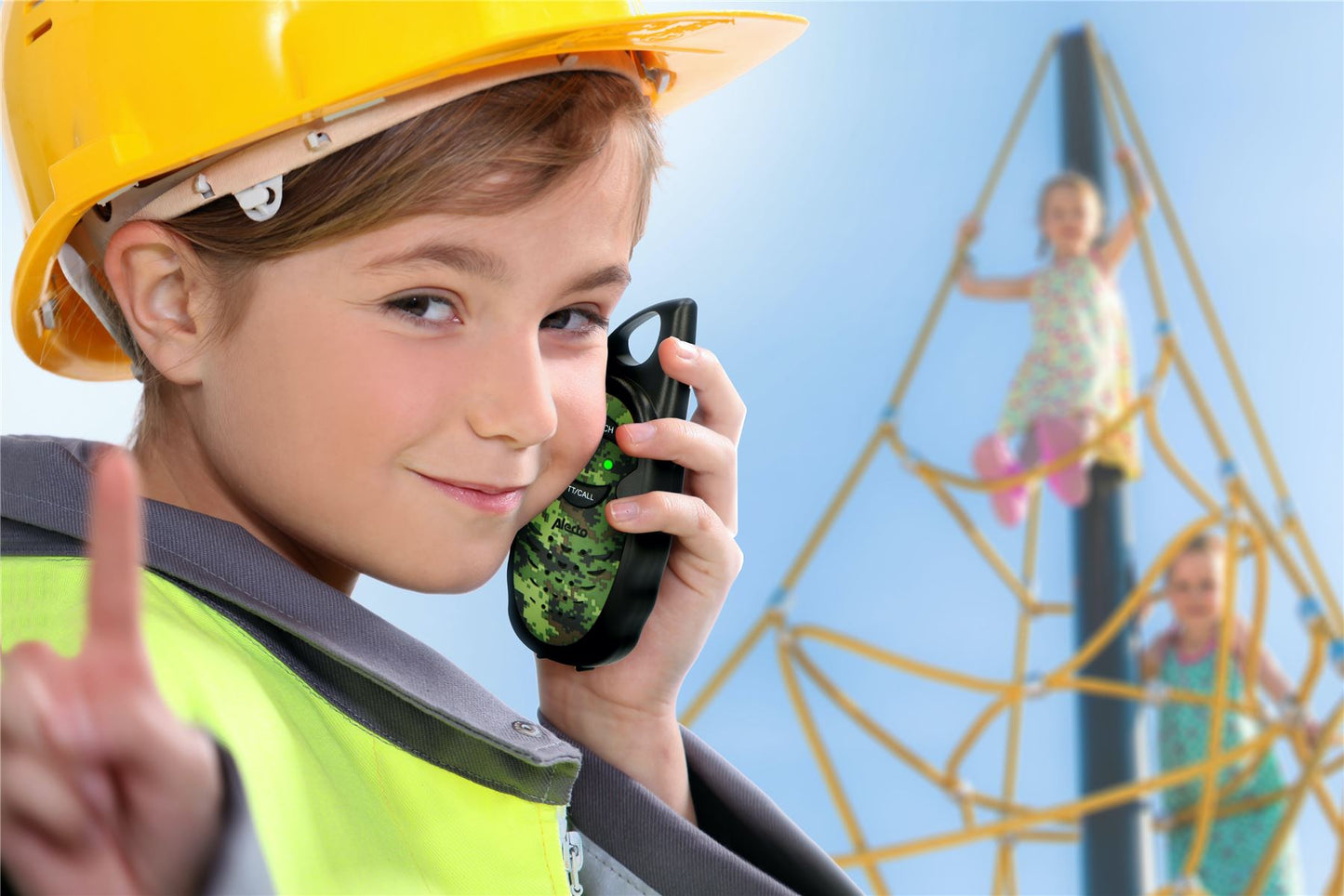 Alecto Walkie-Talkie Set | 2 Handsets | Up to 3 km | Frequency channels: 3 | PTT | up to 3 Hours | Camouflage