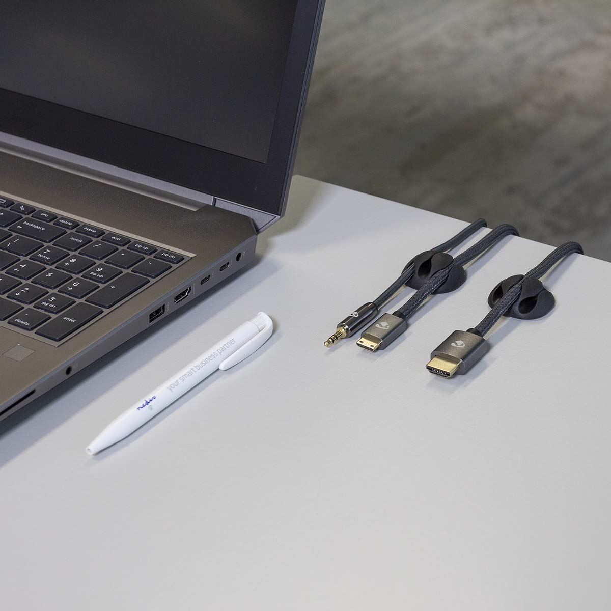 Nedis CMGC20034BK | Cable Management | Cable Clip | Click and Go | 4 pcs | Number of slots: 3 Slots | Maximum cable thickness: 5.3 mm | TPE | Black
