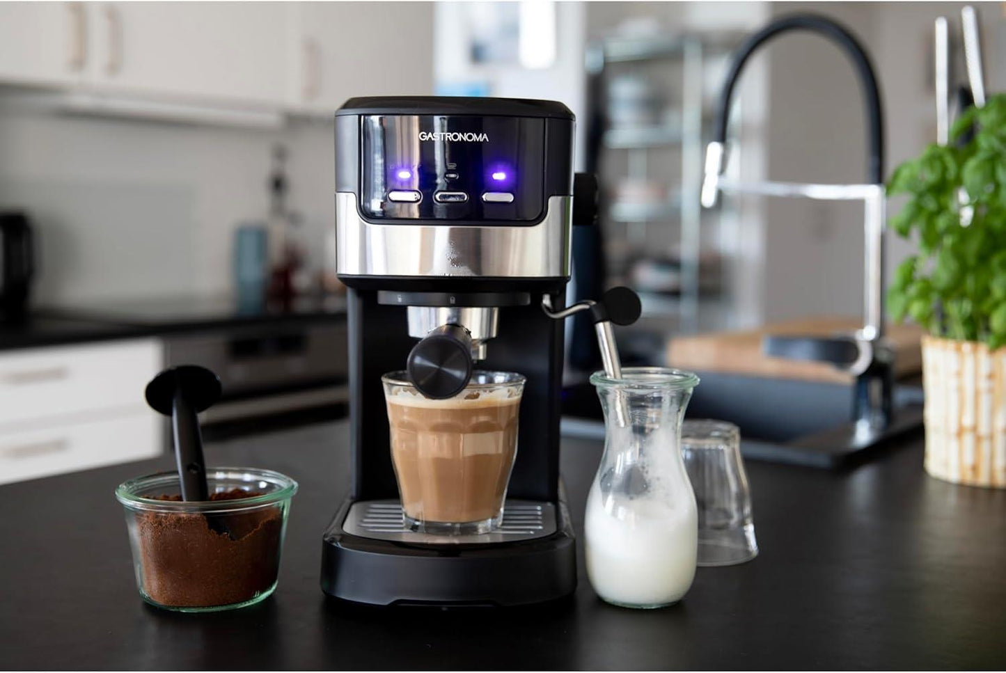 Gastronoma 18110002 | Espresso Coffee Maker 15 bar 1100W | Black / Stainless Steel