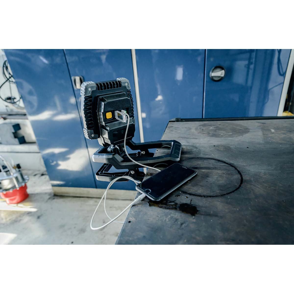 Brennenstuhl Clampable LED work light 1050 MA (battery LED work light 10W, 950lm, IP65, 12h burn time, Engineered in Germany)