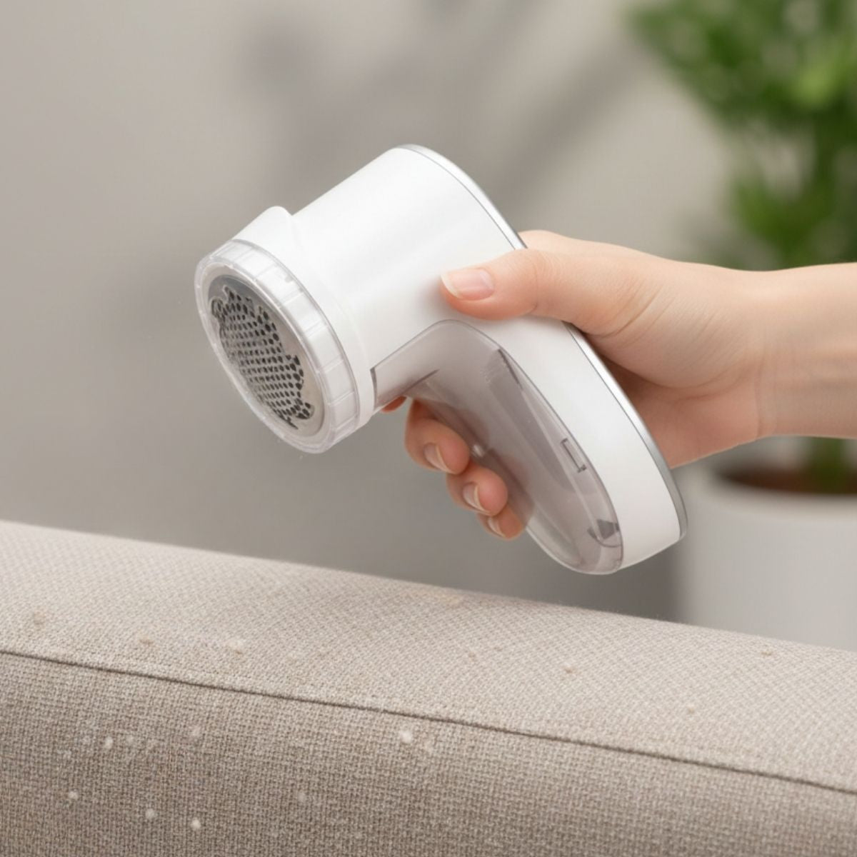 Nedis Fabric Shaver and Rechargeable Lint Remover, Electric Debobbler for Clothes and Furniture, USB-C Charging with 2 Speed Settings - White & Gold