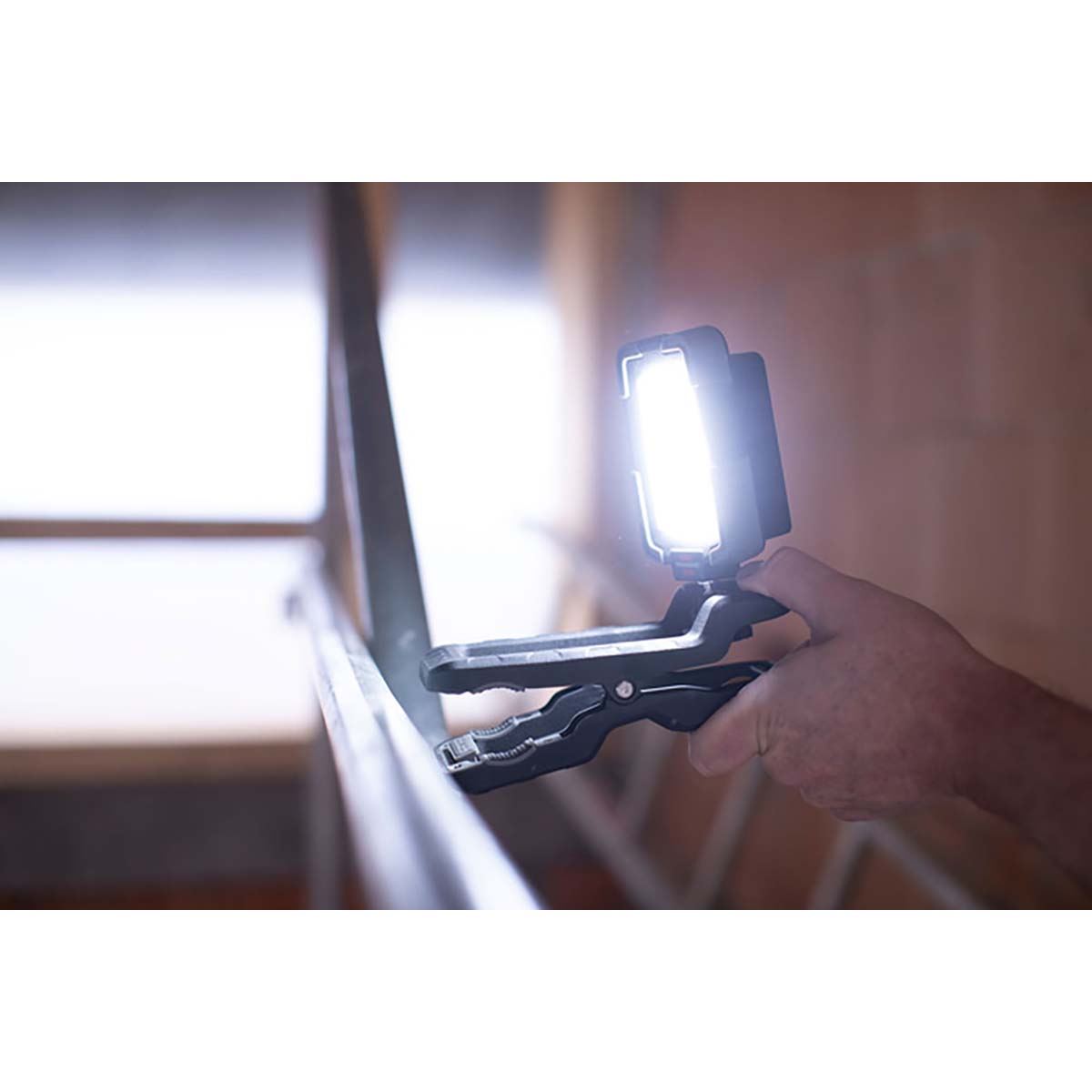 Brennenstuhl Clampable LED work light 1050 MA (battery LED work light 10W, 950lm, IP65, 12h burn time, Engineered in Germany)