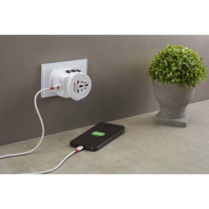Skross SKR1302474 | Travel adapter 3-pole earthed with integrated fast charging 45 watt PD USB charger (1 x USB C & 1 x USB)