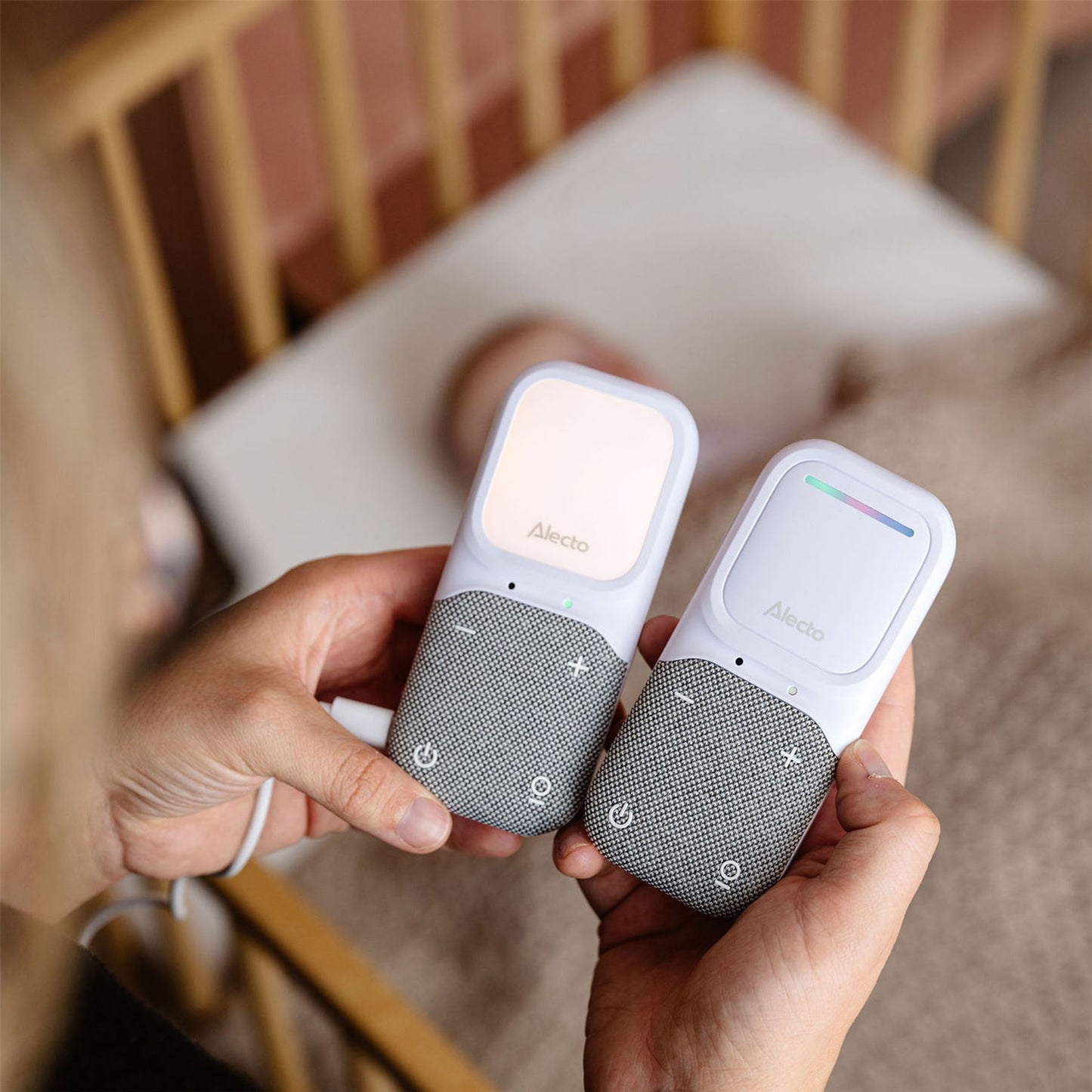 Alecto DBX135 DECT Digital Audio Baby Monitor, Night Light, Parent Unit with Rechargeable Battery | Crystal-Clear Sound | White/Grey
